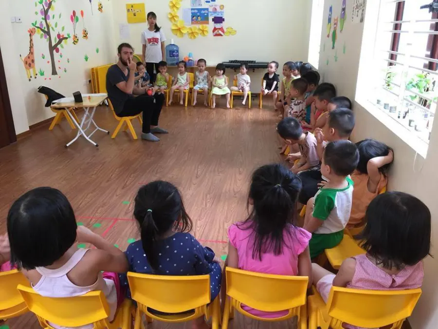 Trường mầm non quốc tê Ánh Sáng Tri Thức Montessori