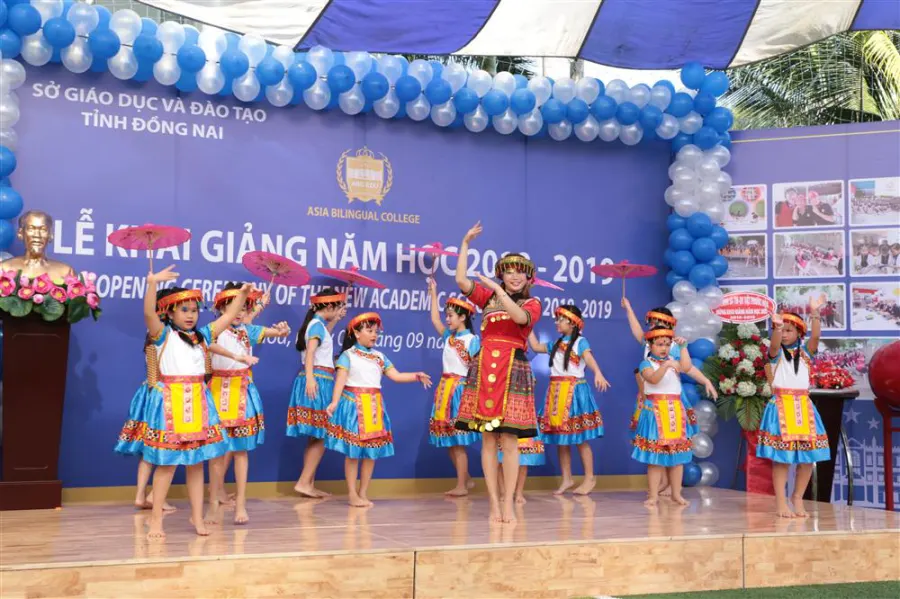 Trường tiểu học, THCS, THPT Á Châu