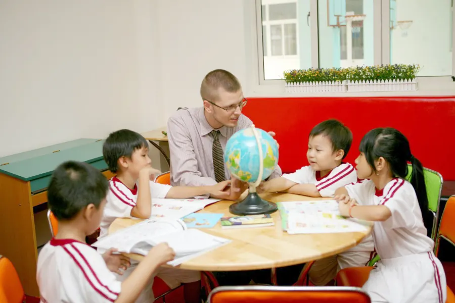 Trường Tiểu Học & Trung Học Cơ Sở Hồng Ngọc (Ruby School)