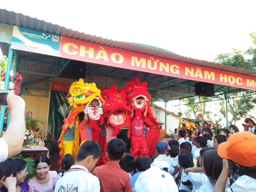 Trường tiểu học Nguyễn Hữu Cảnh