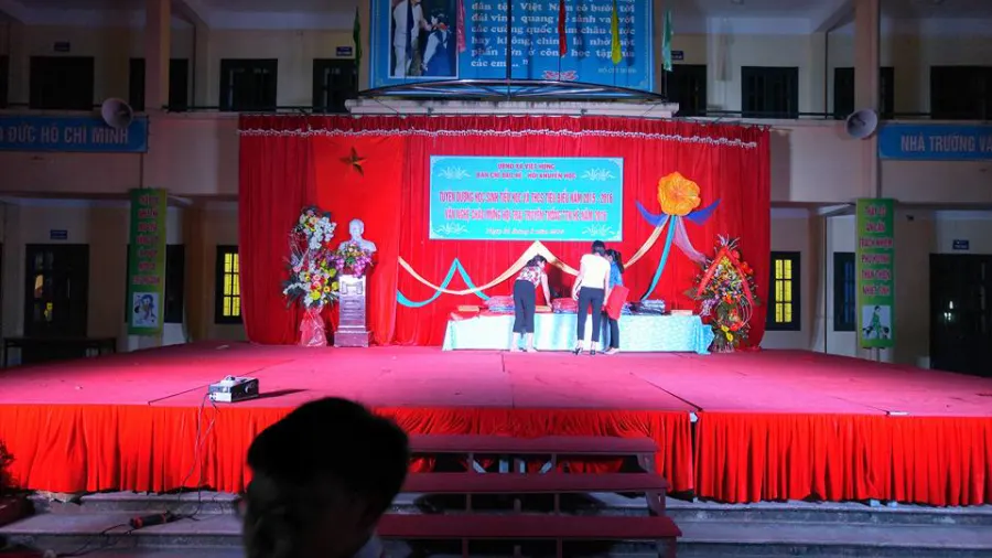 Trường Tiểu học Việt Hùng