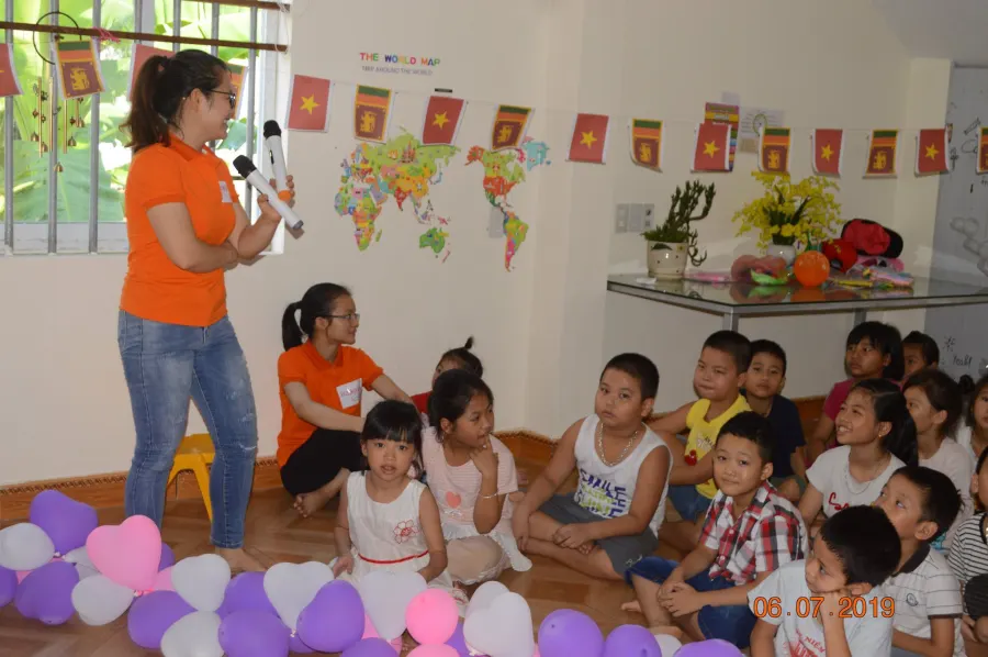 Happy English Club - Cẩm Hưng