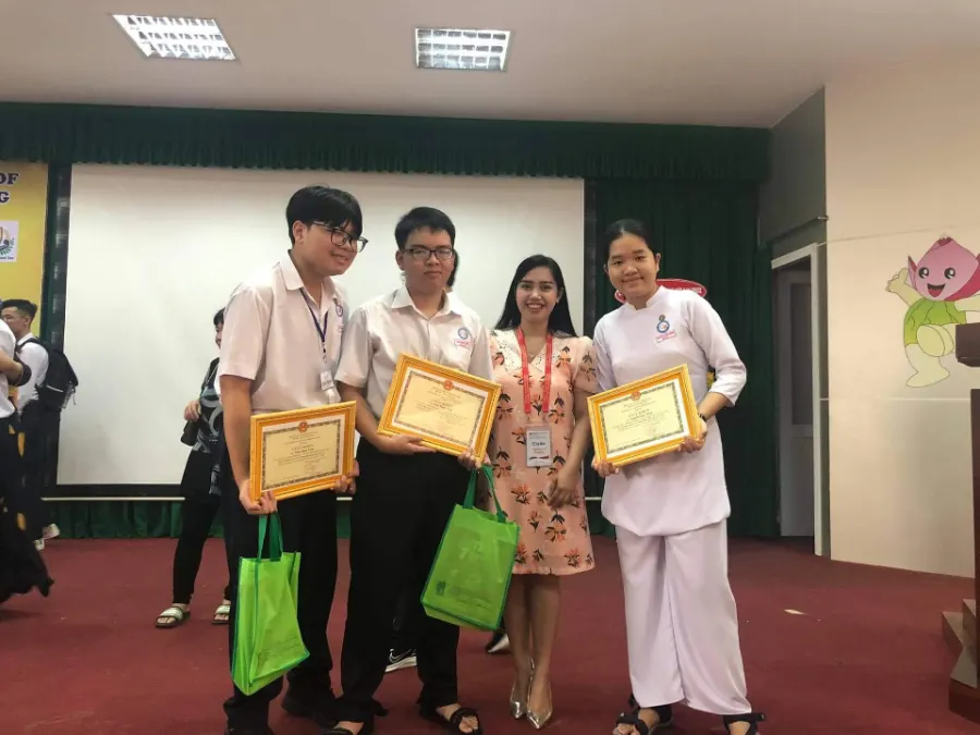 Trung Tâm Ngoại Ngữ Bông Sen